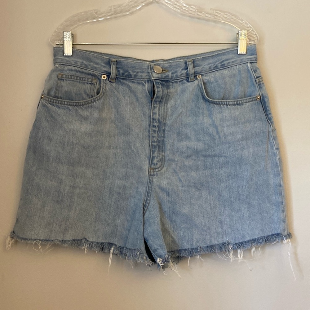 💜ASOS High Rise Light Wash  Denim Short Approx women’s size 32